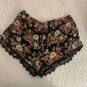 Tobi Floral Black Lace Trim Shorts